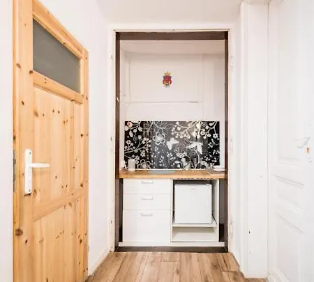 3b Apartment *